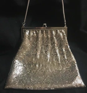 Vintage Whiting & Davis Silver Tone Metal Mesh Purse Kiss Lock Purse Snake Chain - Picture 1 of 18
