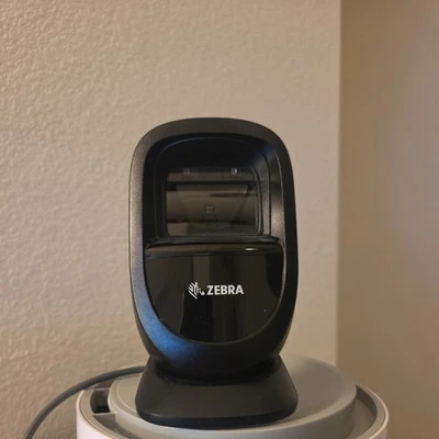 Zebra DS9308-SR00004ZZCN Handsfree 1D 2D QR Barcode Scanner Kit W/ USB Cable - Image 1 of 4