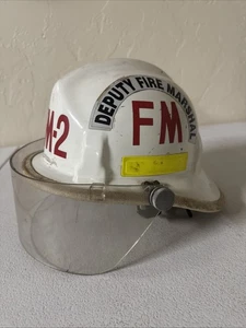 Original Cairns & Bro White Fire Marshal Feuerwehrhelm mit Schild Vintage Original - Bild 1 von 9