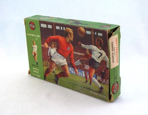 Airfix Footballers Vintage Model Figurines 1:32 Scale UK Soccer Players 1970s - Picture 1 of 10