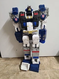 Hasbro Transformers Legacy Titan Class Cybertron Metroplex - Picture 1 of 5
