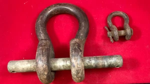 Antique Vintage Lot of 2 Shackles - Large and Small - Possibly Blacksmith Made - Picture 1 of 2