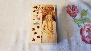 THE IVORY AND THE HORN by CHARLES DE LINT -PB- +FM+ - Picture 1 of 1