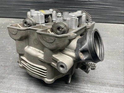 1999 Suzuki TL1000R Cabeça de cilindro dianteiro, válvulas de cames #616253 - Imagem 1 de 4