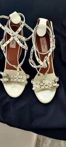 VALENTINO Garavani Cream Patent Leather Grommet Sandal Heel Sze 39.5M. Italy. - Picture 1 of 13