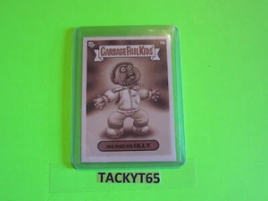 Garbage Pail Kids We Hate the 80s 2022 expansión semana 1 miembros sepia OLLY #11a - Imagen 1 de 2