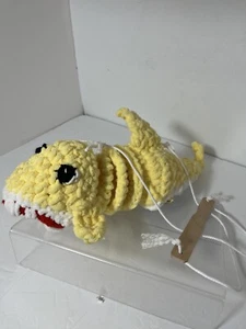 Bebé Tiburón Cuerda Marioneta Peluche Juguete Ojos Seguros Plástico Slinky, Tiburón Amarillo - Imagen 1 de 8