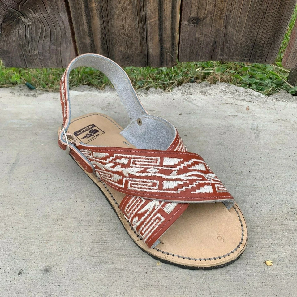 SANDALIAS MEXICANAS DE CUERO BORDADAS HURACHE CRUZADO BORDADO MEXICANO PARA HOMBRE Foto 1 de 4