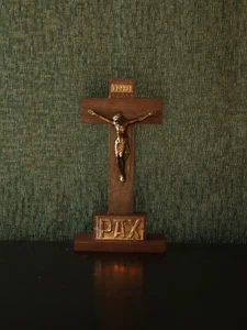 Vintage Wood & Brass Old Standing Alter Crucifix PAX Cross Church Crucifixion - Picture 1 of 8