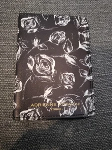 Black And White Rose Adrienne Vittadini Studio Wallet - Picture 1 of 5
