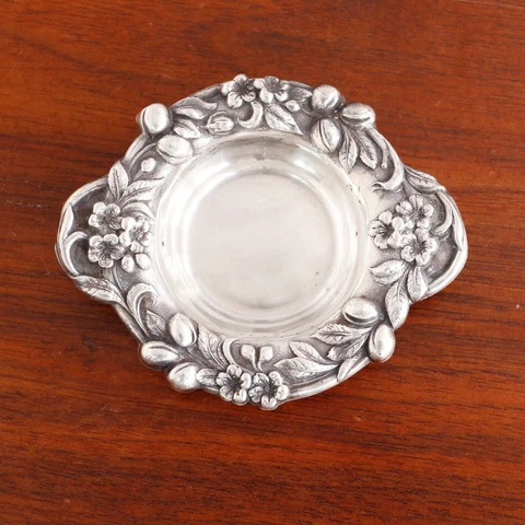 REED & BARTON AMERICAN STERLING SILVER TRINKET / NUT BOWL H41 FLORALS, BUDS Cover