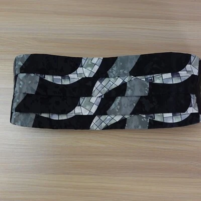 Esmoquin Brandon Michael Para Hombres Cummerbund Plisado Formal Abstracto Camuflaje Negro EE. UU. Foto 1 de 4