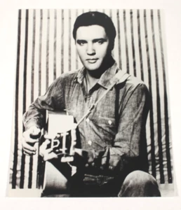 ELVIS PRESLEY 8 x 10 Black & White Photo - Picture 1 of 1