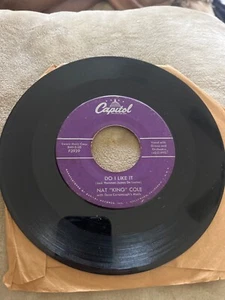 NAT "KING" COLE DO I LIKE IT/LOOKING BACK CAPITOL RECORDS VINYL 45 60-44 - Imagen 1 de 1