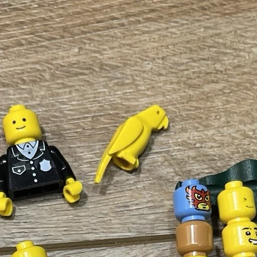 yellow lego parrot - Image 1 of 1