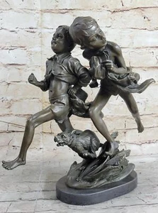 Figura Estatua Base Mármol Escultura Bronce Niños Correr Niños con Perro - Imagen 1 de 10