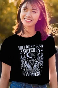 They Didn't Burn Witches They Burnt Frauen, Feminist Empowerment T-Shirt - Bild 1 von 15