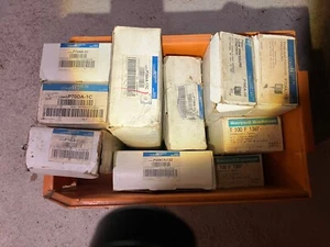 New JOHNSON CONTROLS (240)P70MA-1C PRESSURE CONTROLLER New In Box Fast Shipping - Picture 1 of 3