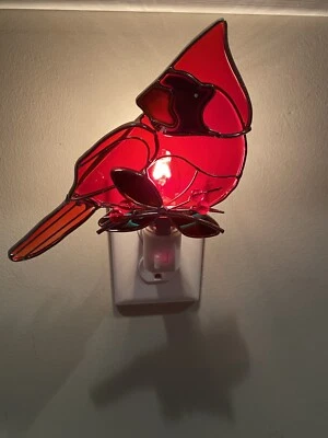 "Luz nocturna enchufable de vitral Cardinal On Branch nueva 4,5""" Foto 1 de 4
