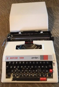 Rover 5000 Super Deluxe - Vintage Portable Typewriter with Hard Case (Tested) - Picture 1 of 6