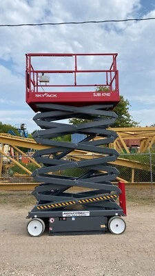 SKYJACK SJIII 4740 ELECTRIC SCISSOR LIFT REFURBISHED -WARRANTY DEALER - Image 1 of 4