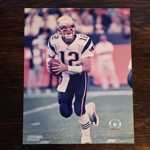 New England Patriots Tom Brady Unsigned Glossy 8x10 Photo - Picture 1 of 3