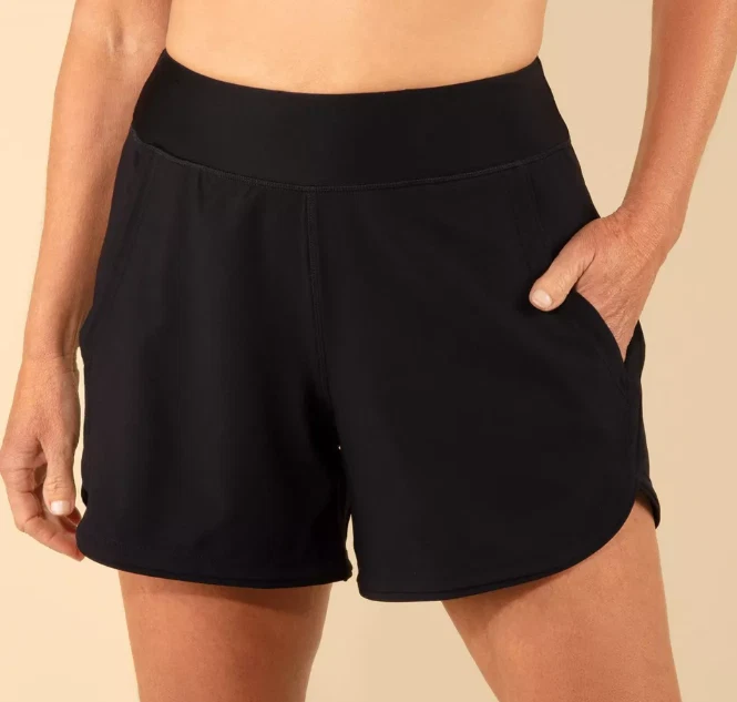 Pantalones cortos de natación Lands' End para mujer 5" UPF 50 - negros S: calzoncillo incorporado, tiro alto S Foto 1 de 4