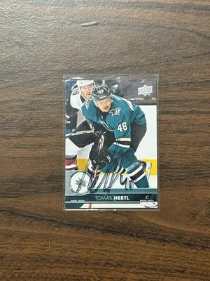 2017-18 Upper Deck Tomas Hertl San Jose Sharks #401 IP Signed Autographed  - Image 1 of 4