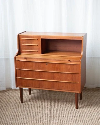 Secretária pequena de teca dinamarquesa da década de 1960 - Imagem 1 de 4