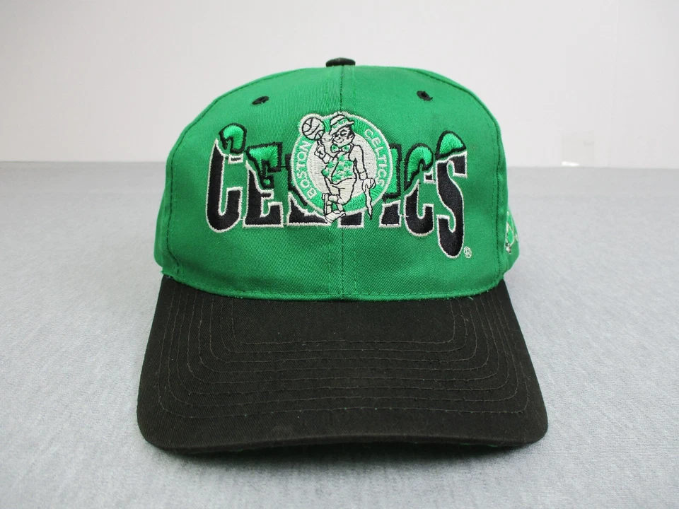 De colección Boston Celtics Sombrero Snapback NBA Verde Logo Grande Blockhead Spellout G Gorra Foto 1 de 4