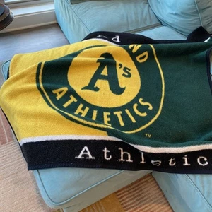 Oakland Athletics Throw Blanket - Picture 1 of 2
