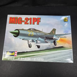 Revell Soviet MiG-21PF Modellbausatz 1:48 85-5482 ***teilmontiert*** - Bild 1 von 11