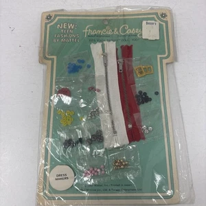 PACK DE FABRICANTES DE VESTIDOS BARBIE FRANCIE & CASEY AÑOS 60 POR MATTEL  - Imagen 1 de 2