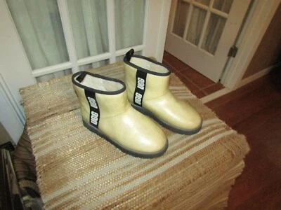 UGG Classic Clear Mini Botas para Mujer Talla 9 UK 7 Natural y Negro 1113190 Foto 1 de 4