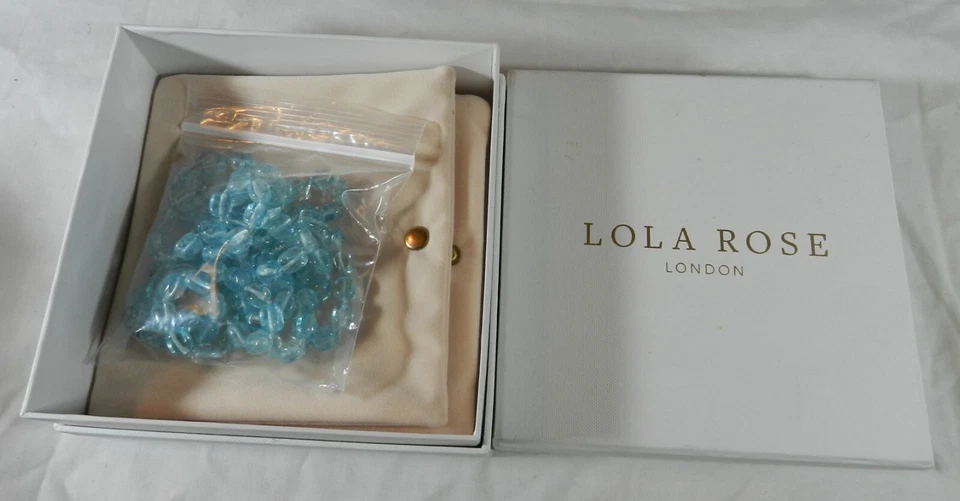 Nuevo con Caja y Bolsa - Collar con Cuentas Azul Océano Lola Rose 56.5" Foto 1 de 4