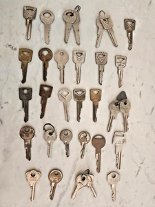 Vintage Antique Lot Keys Ford Hurd Plymouth Chrysler Auto Car Truck K19 - Picture 1 of 20