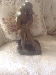 Estatua desnuda de pareja conmovedora con acabado de bronce The Lovers - Imagen 1 de 12
