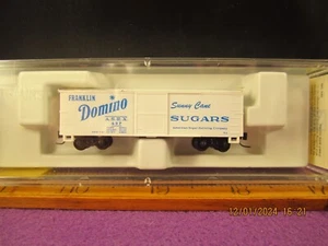 MICRO TRAINS Z GAUGE DOMINO SUGAR 40 FT WOOD BOX CAR RD # 497 ITEM No. 13908-2. - Picture 1 of 10