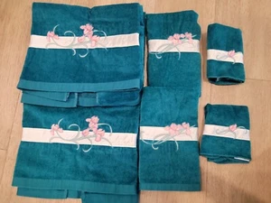 Towels Bath Hand and wash cloth set Green W/ Pink Flowers Saturday Knight Ltd. - Picture 1 of 5