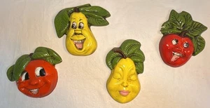 4 Targhe da parete vintage anni 70 antropomorfe frutta gesso pera mela ciliegia - Foto 1 di 20