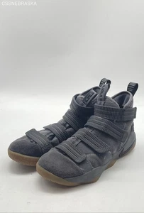 Nike LeBron Soldier XI 11 SFG gomma scamosciata grigio scuro - taglia 11 - Foto 1 di 8