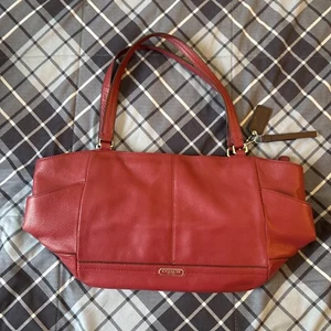 Coach Park Carrie Beuteltasche cranberryrot genarbtes Leder Reißverschluss - Bild 1 von 17