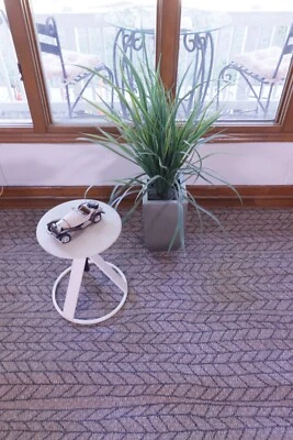 Momeni - Image 1 of 3