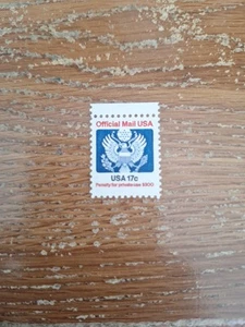 1983 17c Eagle Official Mail USA Red & Blue Scott O130 MNH - Picture 1 of 2