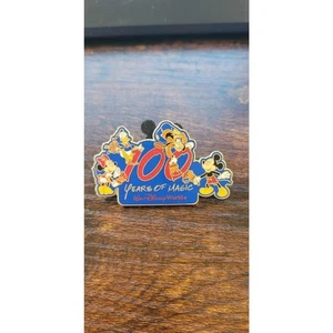 NICHT MEHR PRODUZIERT 2002 WALT DISNEY WORLD 100 JAHRE MAGISCHES EVENT FAB 4 GEMÄLDE LOGO ANSTECKNADEL - Bild 1 von 3