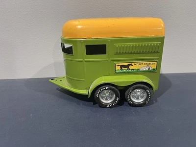 Remolque de juguete de metal de acero prensado vintage NYINT STABLES 8 3/4" Foto 1 de 4