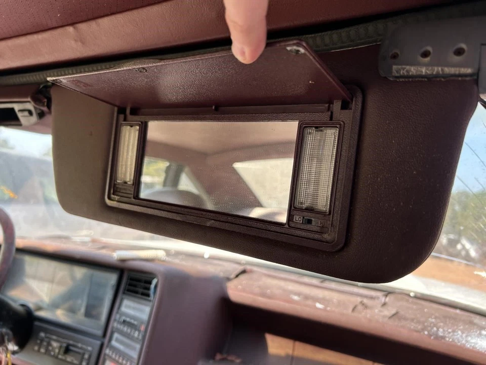 ALLANTE   1989 Sun Visor 104897077 - Image 1 of 4