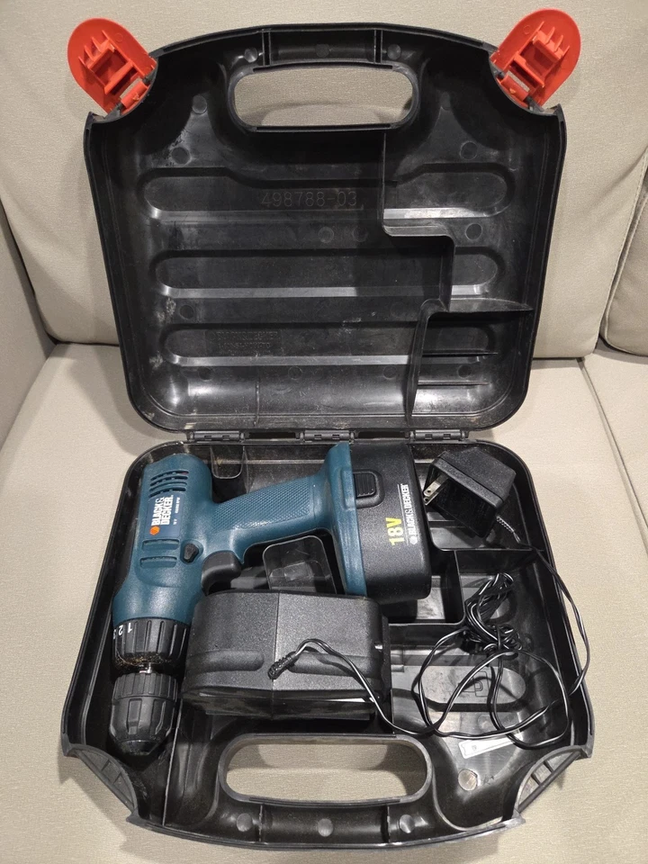 Taladro inalámbrico Black & Decker 18V con batería y cargador Foto 1 de 1