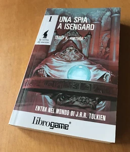 UNA SPIA A ISENGARD - LIBROGAME - Serie LA TERRA DI MEZZO 1 - Tolkien - 1992 - Foto 1 di 4