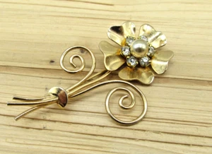 3" Vintage CORO Signed Gold Tone Flower Rhinestone Faux Pearl Brooch Pin Jewelry - Picture 1 of 7